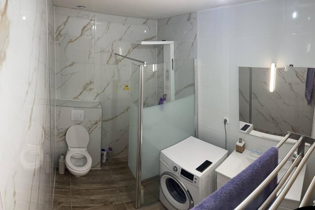 Appartement Prive Dans Villa 몽토방 외부 사진